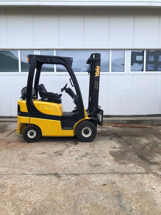 Inchiriez / vand  STIVUITOR YALE GPL 1.6T