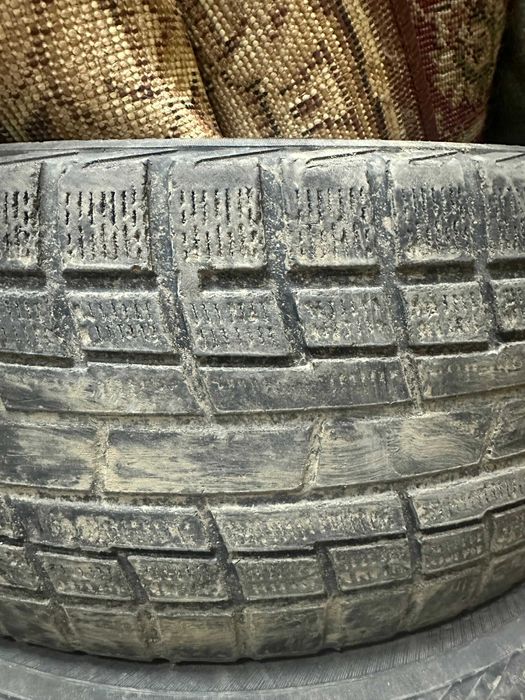 Продаю шины на легковую