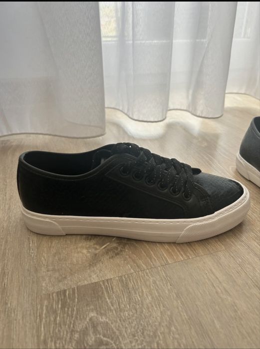 Papuci , fara defecte . Nu sunt folositi