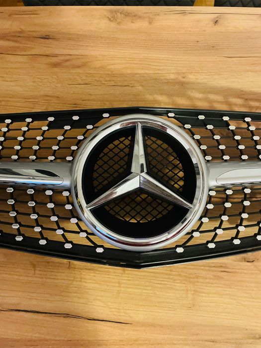 Диамантена решетка с емблема за Mercedes W204 C-class 2007-2014