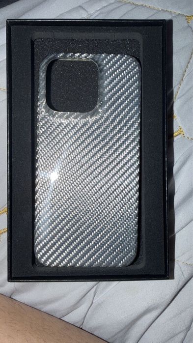 Чехол из белого карбона iPhone 15 pro