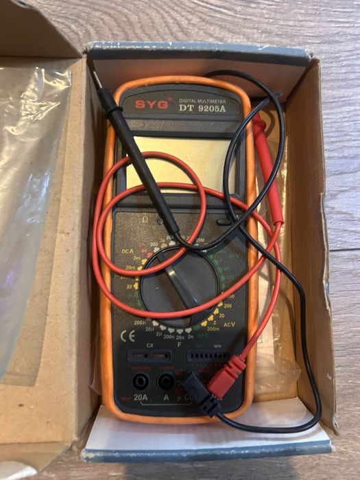 Multimetru digital