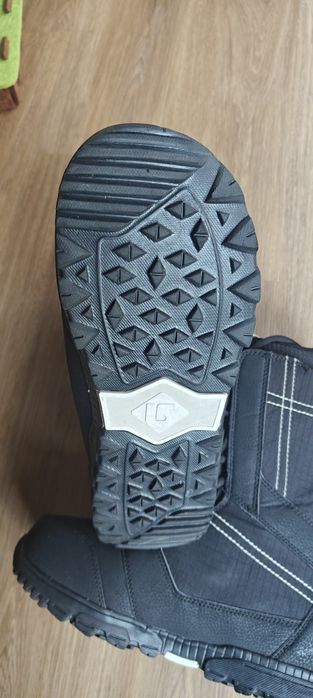 Salomon 42 и 46 1/3, и Burton 42,  42.5, 43 и 44 номер