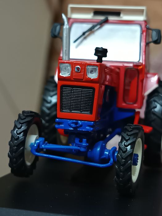 auto UTB 1/43 machetă nou + revistă