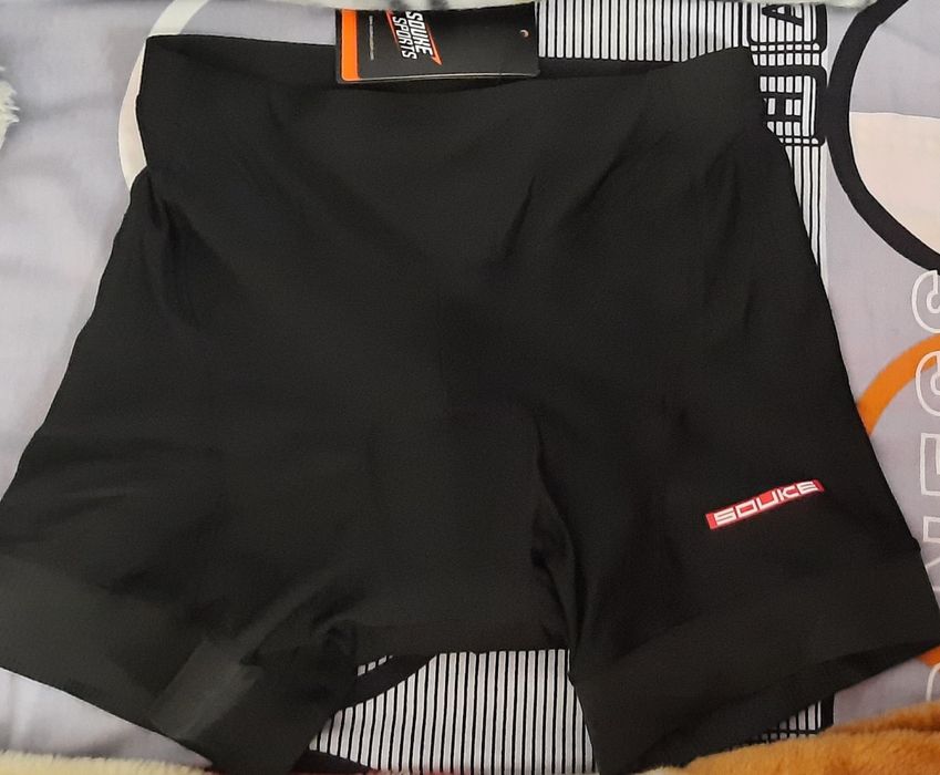 Pantaloni scurti de ciclism