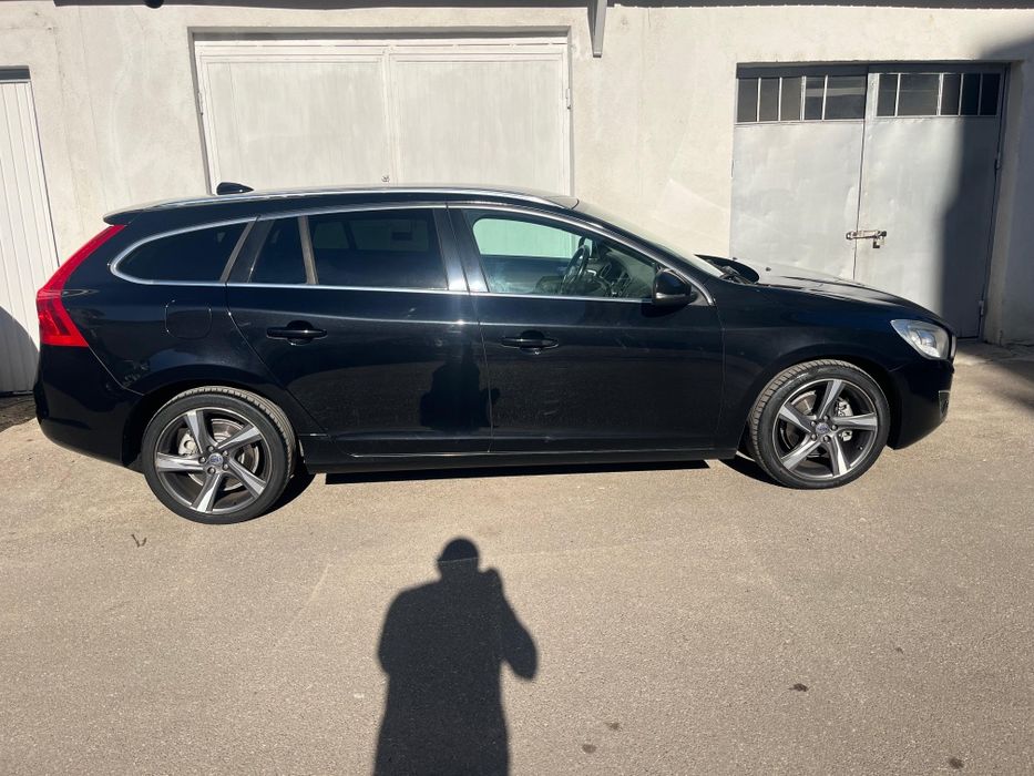 Volvo v60 full option 2.0tdi 5 cilindri recent adus
