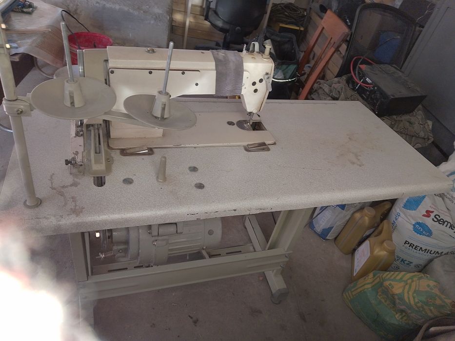 Швейная машина профессиональная