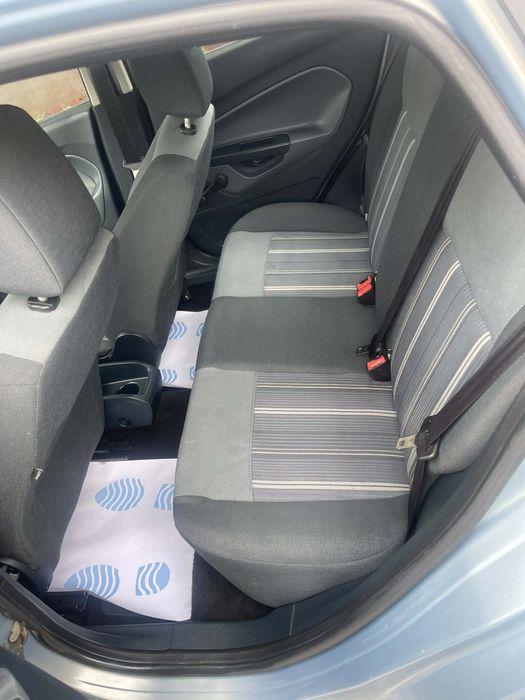 Se vinde FORD FIESTA 2010