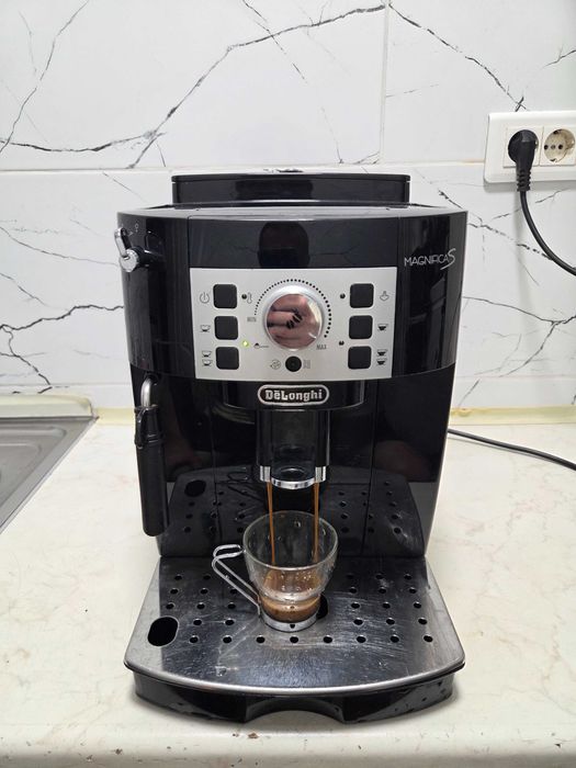 Espressor Automat DeLonghi Magnifica S ECAM 22.110.B Aparat cu Cafea Boabe si Macinata