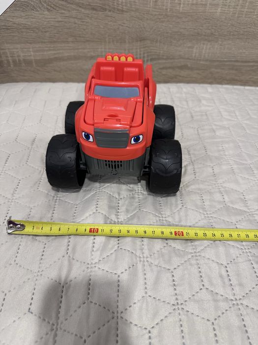 Голяма трансформираща се кола Пламъчко