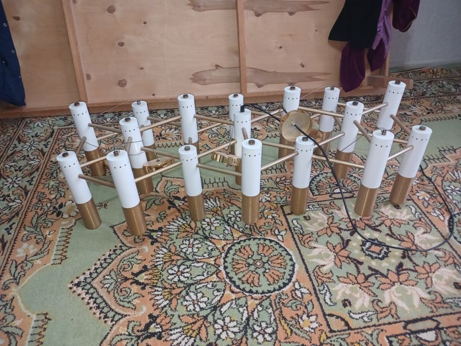 Продам качественную люстру