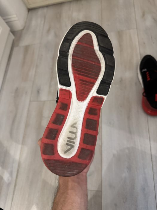 Adidasi Nike Air 270