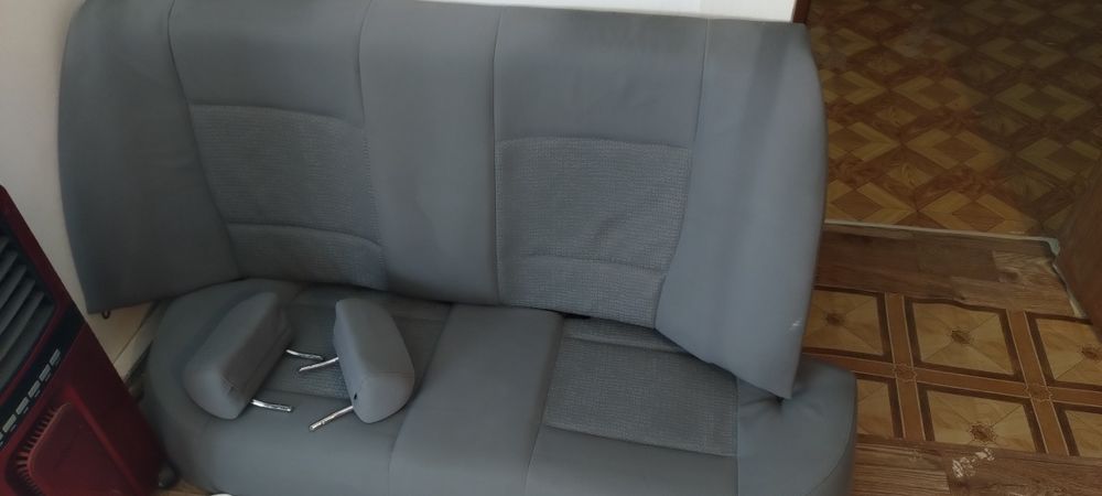 Vind ria e46  Set banchetă spate 150 Ron și fetele de portiera 100 Ron