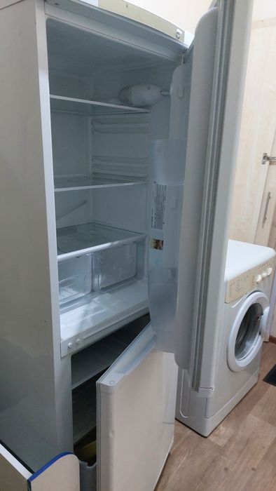 Холодильник б/у марки INDESIT