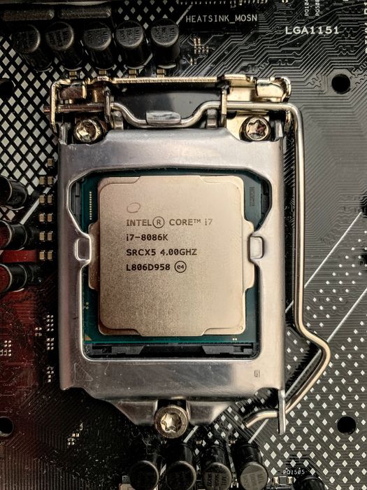 Intel Core i7-8086K — Лимитированный юбилейный экземпляр.