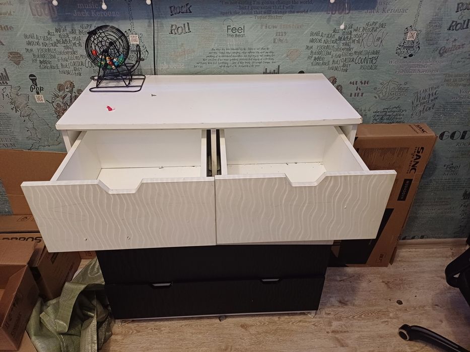 Мебель в комнату.