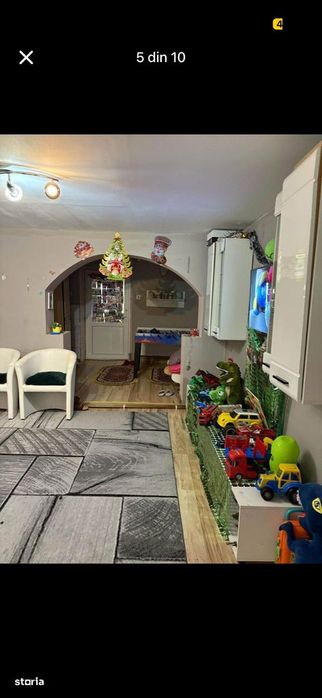 Casa cu 5 camere, curte mare, acces asfaltat