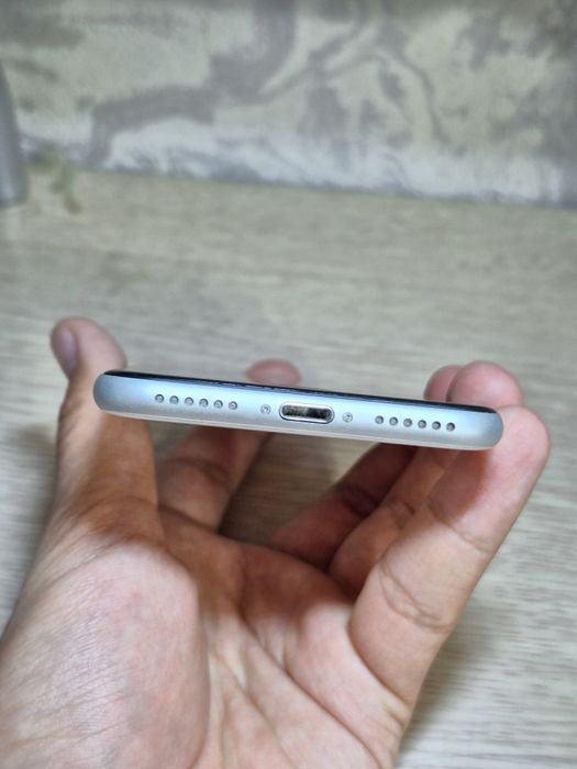 Продаю iPhone SE (2nd Gen) 2020, 64GB