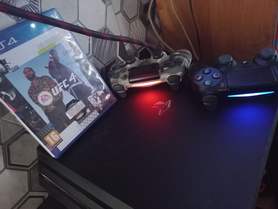 Продам Пс4 - про 1тб. СРОЧНО