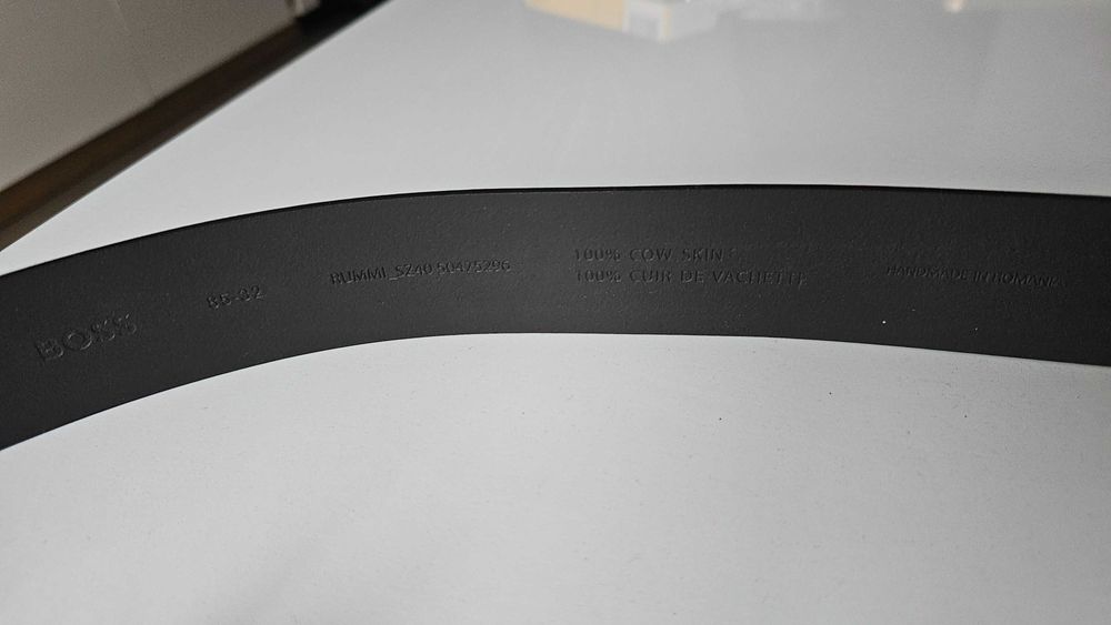 Чисто нов мъжки кожен колан Hugo Boss, размер 85-32 (UK), 102 cm.