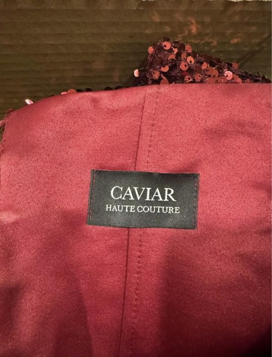 Продавам бална рокля CAVIAR, модел Red Hollywood