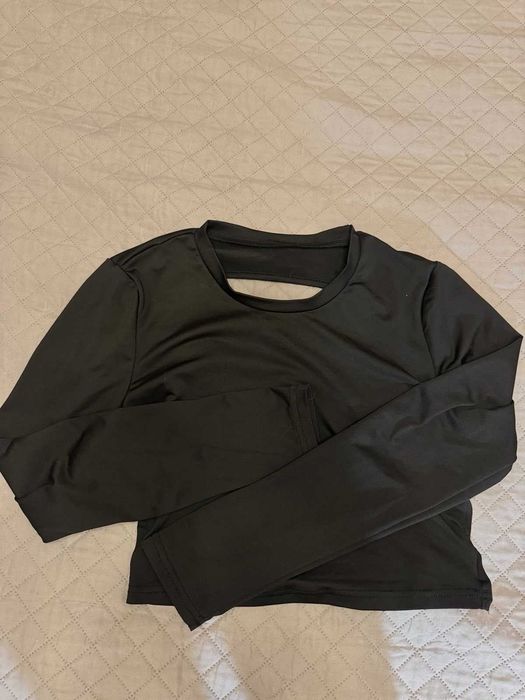 Блуза с дълъг ръкав и гол гръб - черна