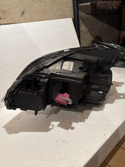 Десен фар Mercedes B-Class