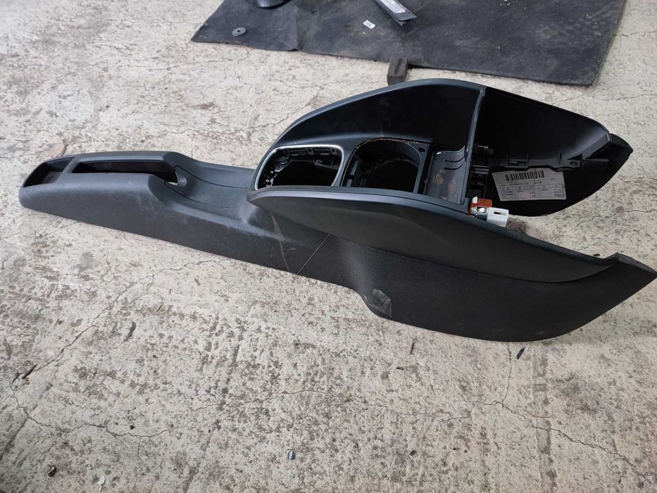 Централна конзола с държач за чаши за Audi A1 Ауди А1 8X