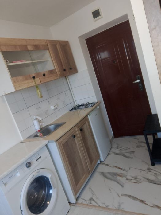 Închiriez cameră de cămin 12mp