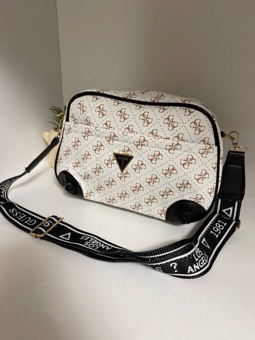 Geanta cu bretea Guess