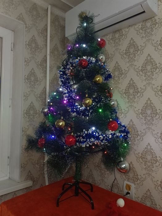 Ёлка сатамын. Продаётся новый.