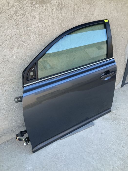 Предна лява врата за тойота авенсис т25/toyota avensis t25 03-08г