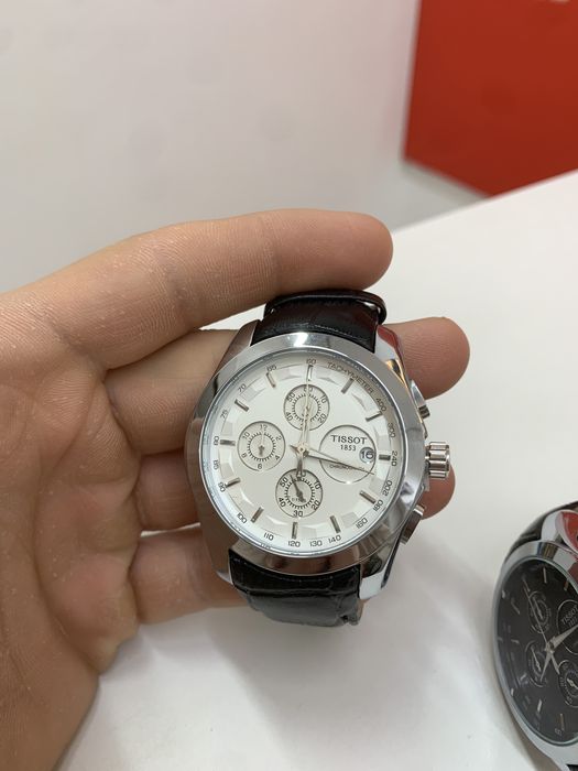 Наручные часы с кожанными ремешками