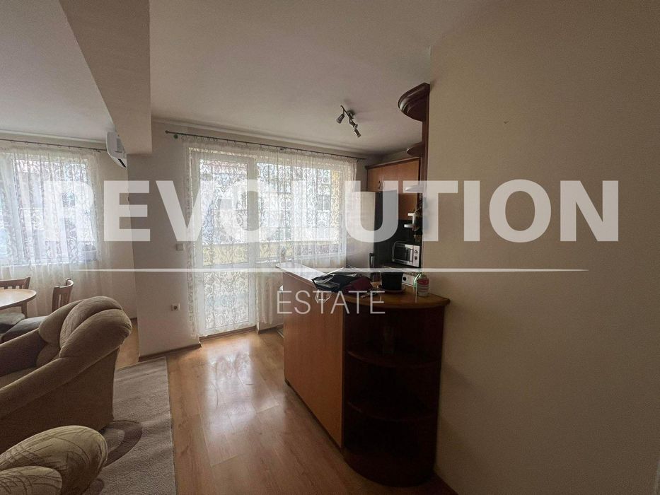 Тристаен апартамент в района на Цветен квартал!