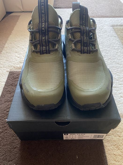 Adidas GoreTex .