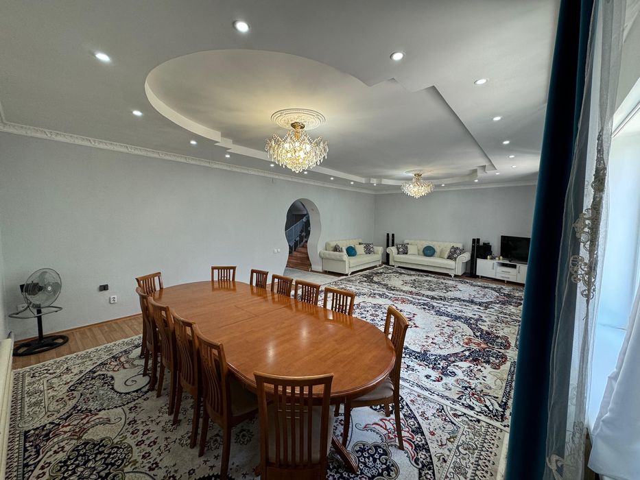 Продам двух этажный коттедж