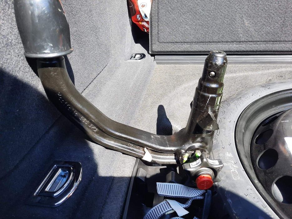 Se vinde Cârlig auto