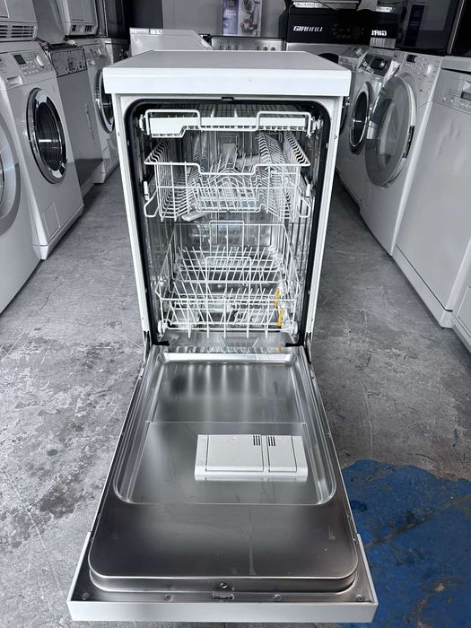 Съдомиялна + гаранция 1 година.  MIELE малка тясна 45см. Свободно стояща. Безплатна доставка за София.