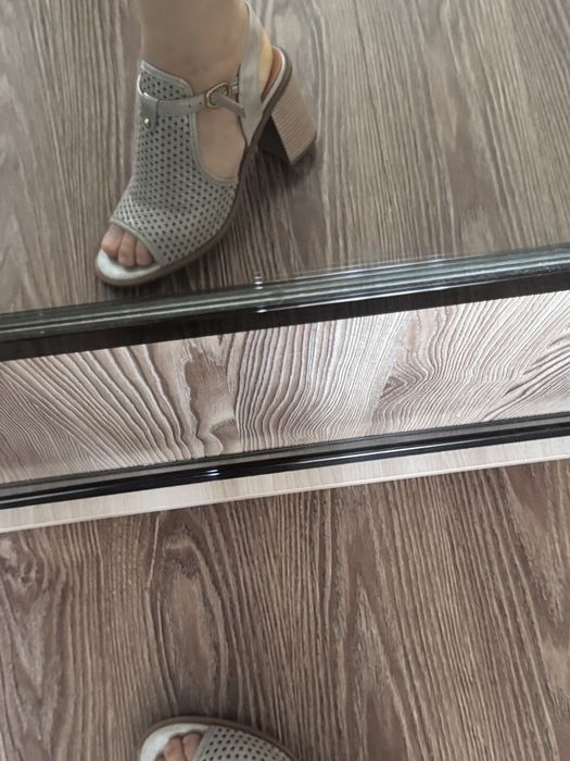 Продам босоножки