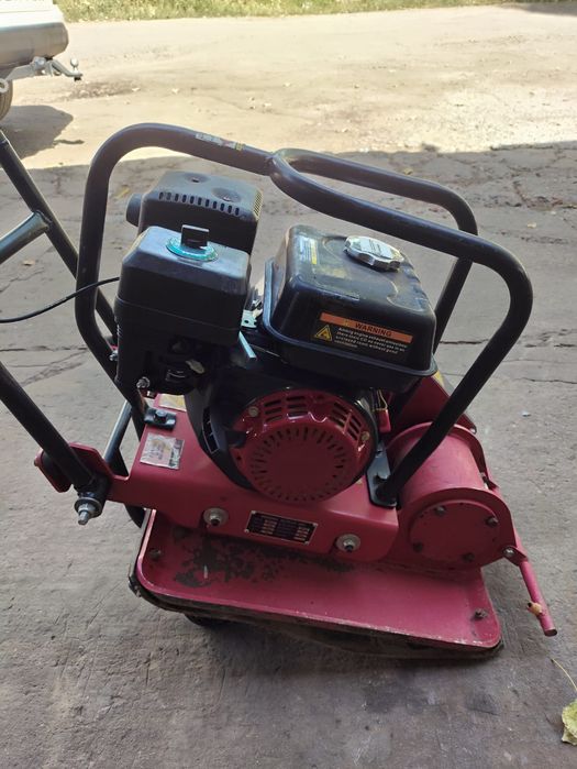 Продам виброплиту Алтеко виброногу