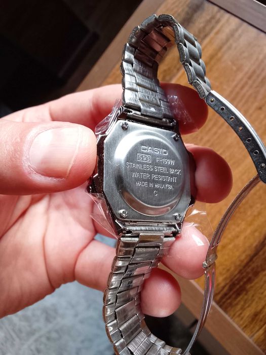 Продаю новые электроные часы Casio
