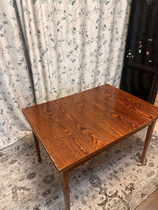 Качественный, добротный стол