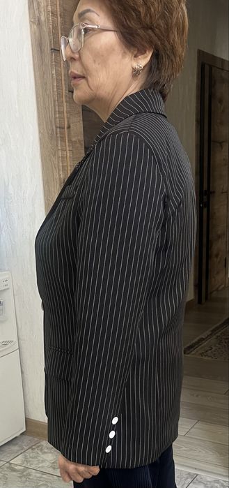 Продам женские пиджаки