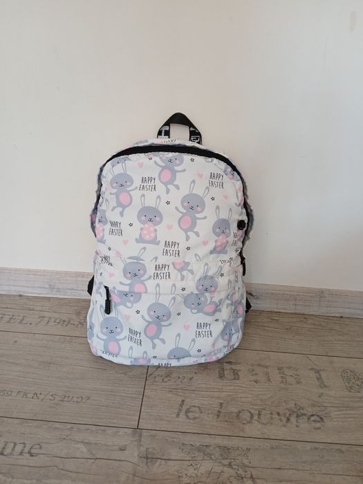 Бяла раница с заичета