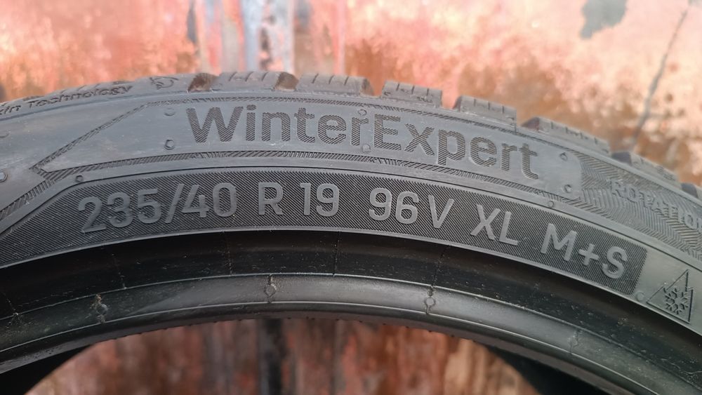 235/40/19 Uniroyal Дот 3523