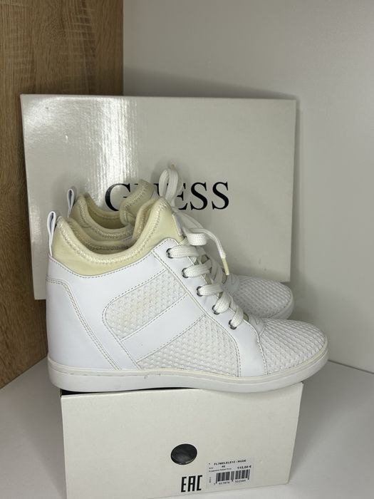Бели кецове с платформа Guess