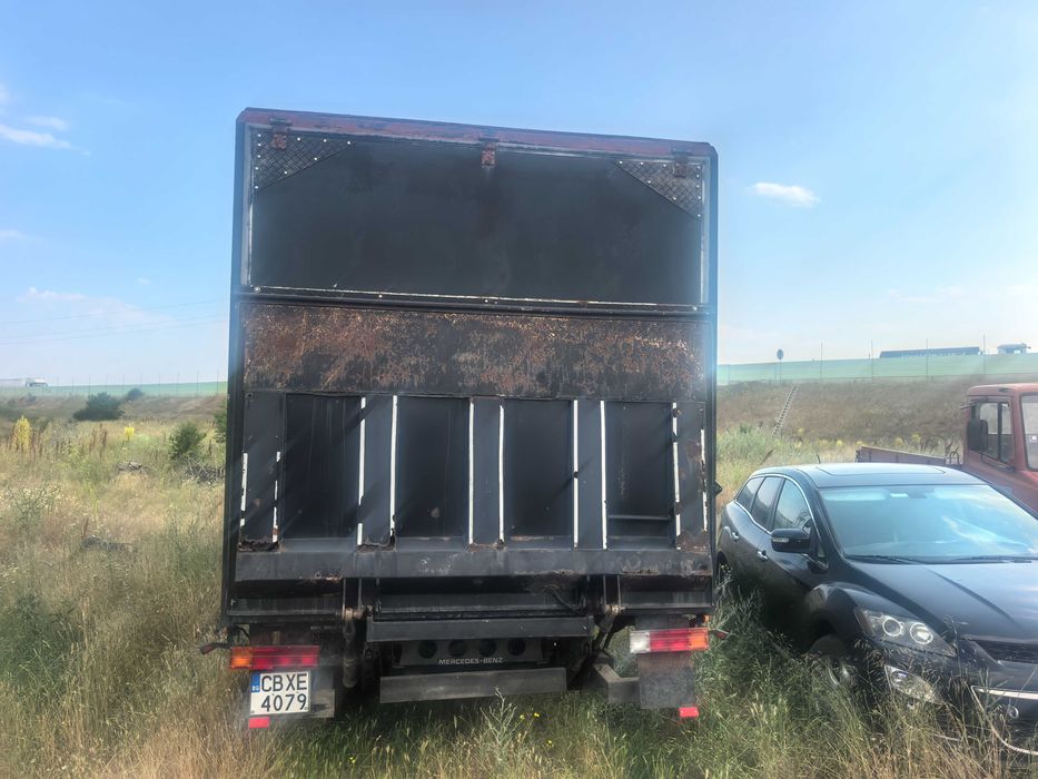 Продава се камйон мерцедес