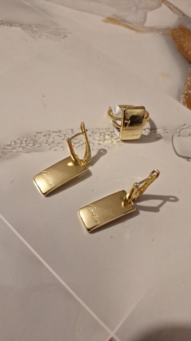 Продам серьги ,и комплект новые