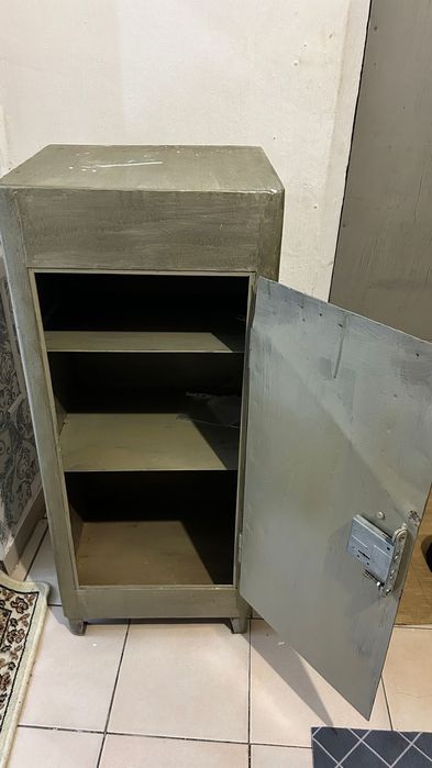 Продам сейф железный