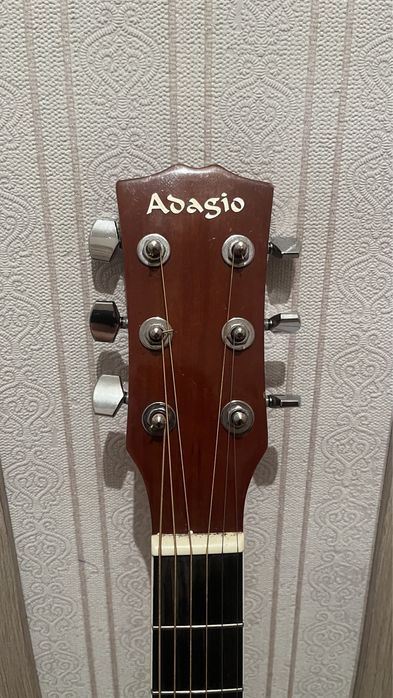 Срочно продам гитара adagio